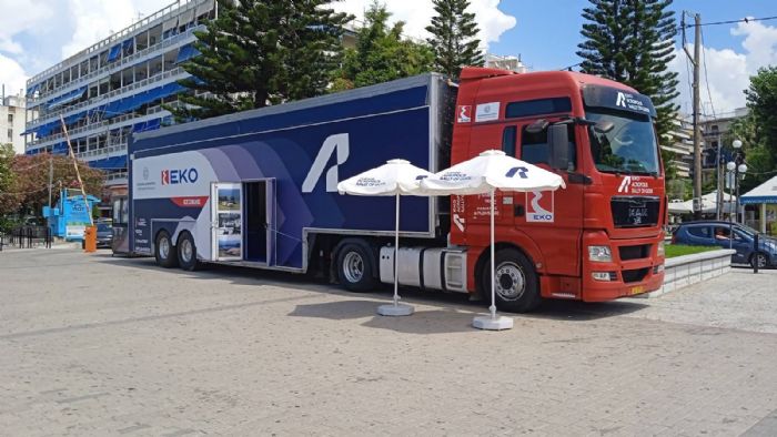 Καμπάνια για τη σπουδαιότητα της ασφαλούς οδήγησης πραγματοποιεί το EKO Acropolis Rally Road Truck.